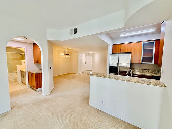 3rd image of 620 S Gramercy Pl APT 221