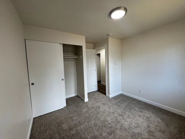 Johnson 943-945 — Photo 23