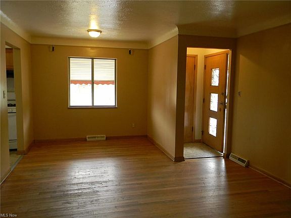 3rd image of 5593 E 139th St