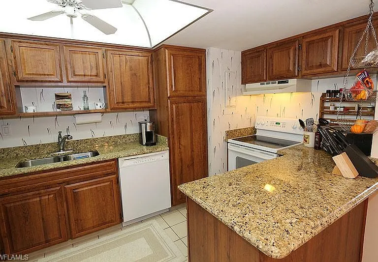 3443 Gulf Shore Blvd N #804 — Photo 7