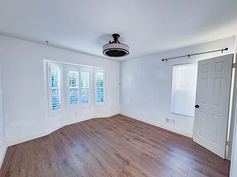 3017 W 84th St — Photo 11