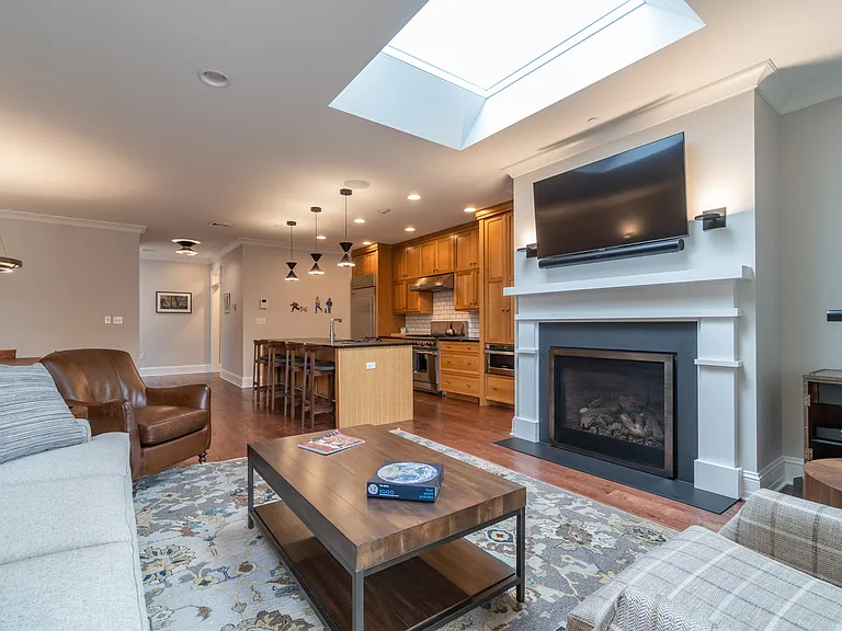 37 Henry St #401 — Photo 10