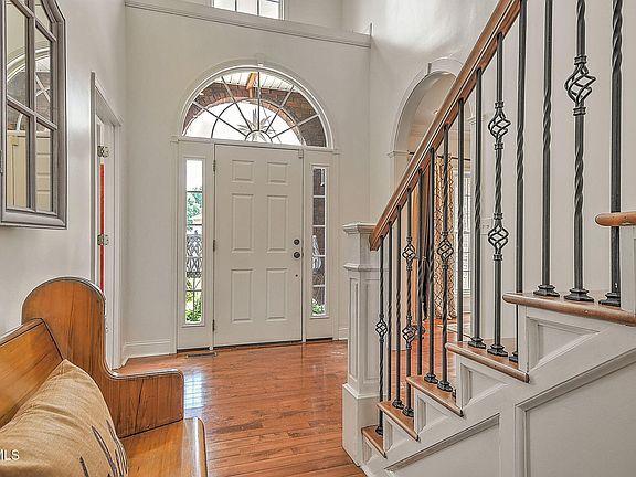 2nd image of 2007 Woodfern Pl