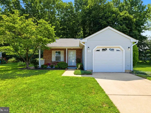 10 Madison Ct, Mount Laurel, NJ 08054