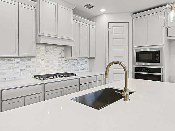 2nd image of 685 Bay Breeze Drive
