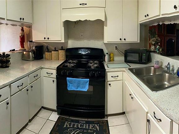 5th image of 3305 Westbrook Cir