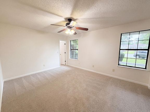 4th image of 422 Allen Ct