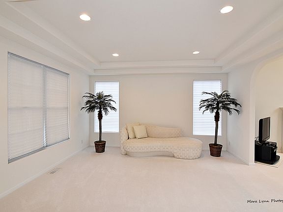 4th image of 6N913 Longacre Dr