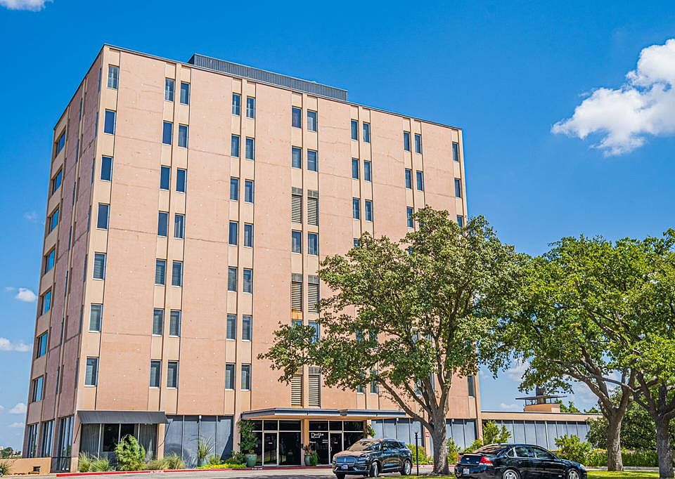 1st image of 800 W Avenue D APT 3E