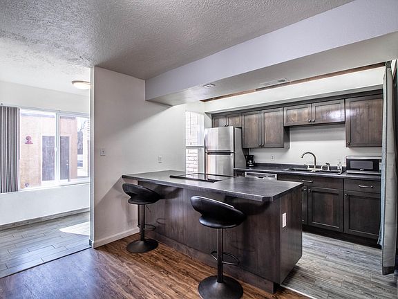 3rd image of 1020 E Navajo St