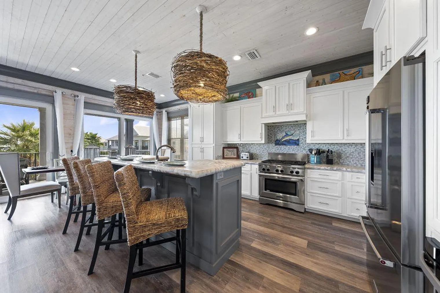 7 bed, 8.0 bath, 4391 sqft, $15,879 — Photo 3