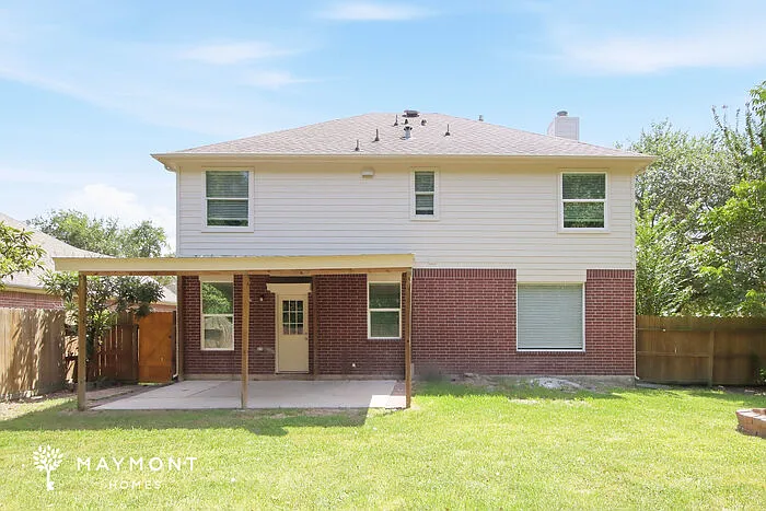 3 bed, 2.5 bath, 2358 sqft, $2,245 — Photo 3