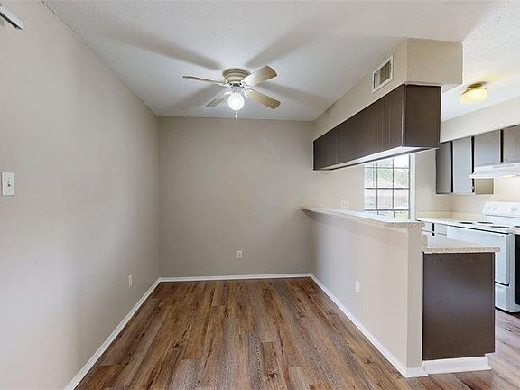 5th image of 1016 Autumn Cir APT A