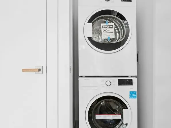 212 Montrose Avenue image 5 of 7