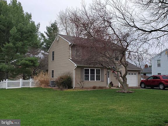 2nd image of 176 Burgundy Ln
