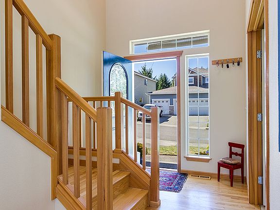 4th image of 18341 Mount Townsend Dr NE