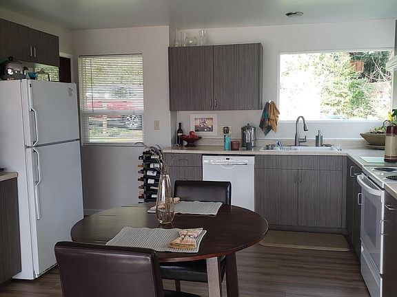 5th image of 11034 24th Ave NE #A