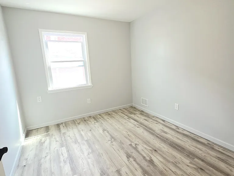 326 Sutton St #1A — Photo 9