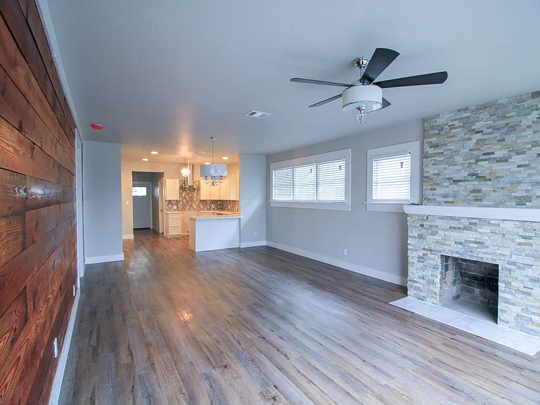 1138 Iowa St — Photo 15