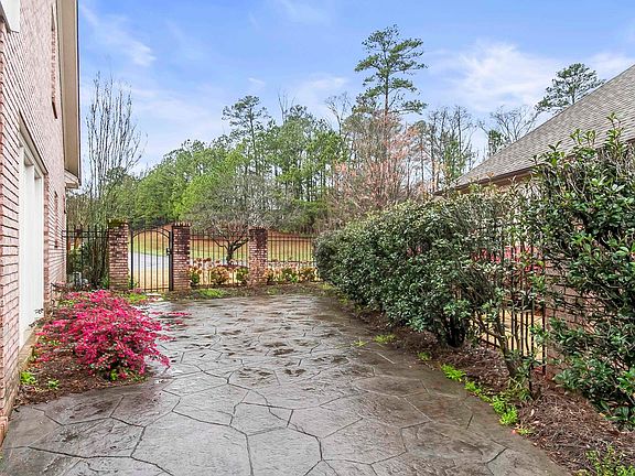5th image of 1645 Williamsburg Ln
