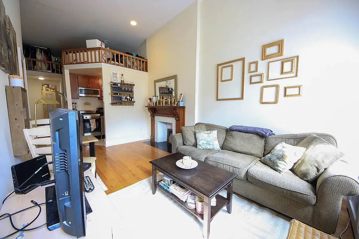 49 West 74th Street — Photo 2
