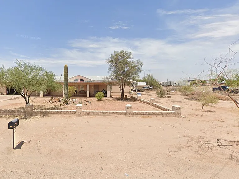 13562 W Cameron St — Photo 2