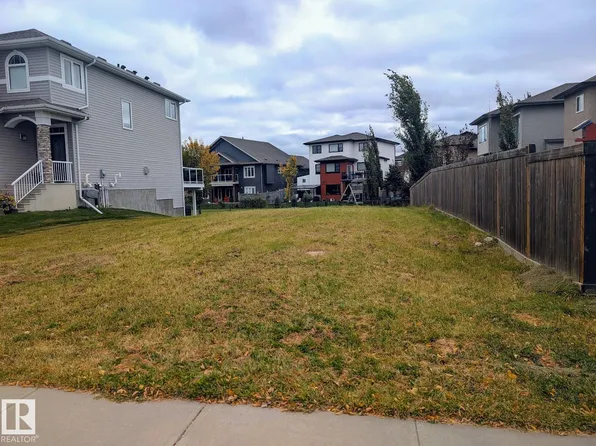 19 Lakevista Point E, Beaumont, AB T4X 0J2