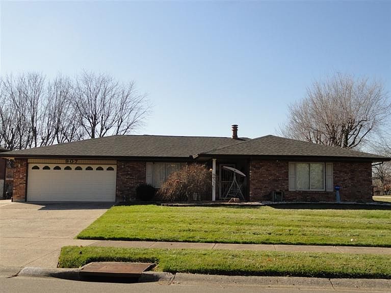1st image of 907 Victoria Dr