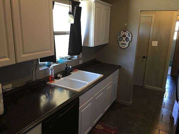 2nd image of 3116 Blossom Ln