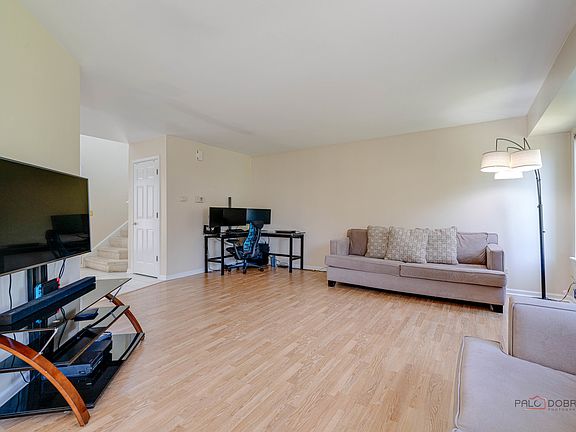 3rd image of 888 Crossland Dr