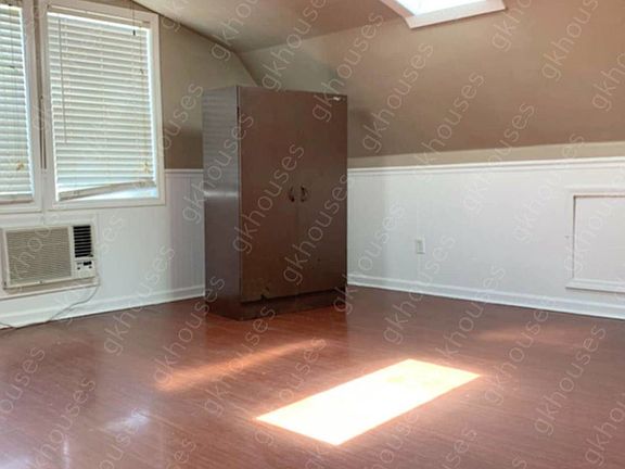 5th image of 3012 E 32nd St