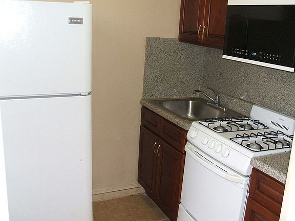 4th image of 352 Hancock St APT 3