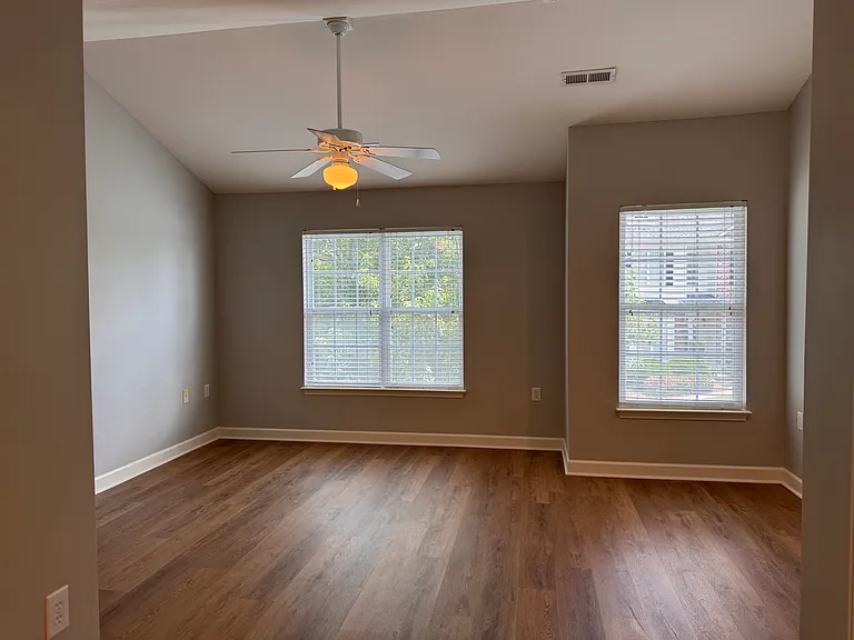 125 Humberside Dr — Photo 36