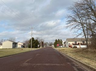 102 S Chestnut St, El Paso, IL 61738
