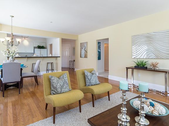 4th image of 530 El Camino Real APT 301