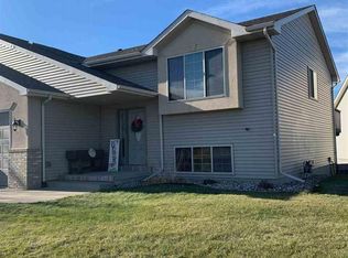 7609 S Peregrine Pl, Sioux Falls, SD 57108