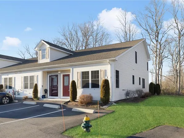 7 Gray Coach Ln #701, Cranston, RI 02921