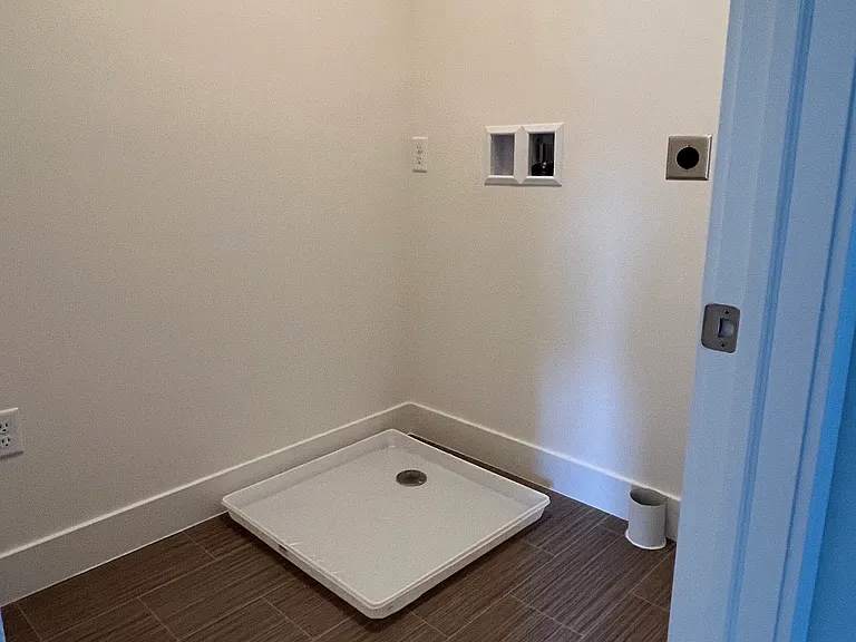 129 Madison Dr — Photo 23