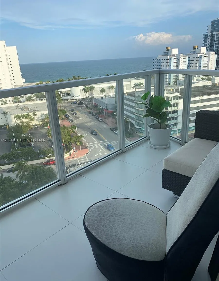 Eden House Condo — Photo 2