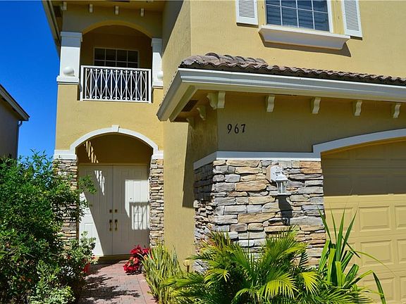 2nd image of 967 NW Leonardo Cir