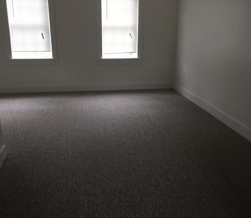 2nd image of 150 Giffords Ln