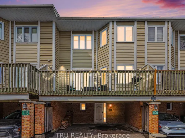 1120 Chimney Hill Way, Ottawa, ON K1J 8Z6