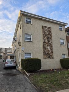 8706 W Summerdale Ave APT 2N, Chicago, IL, 60656