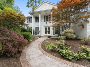 9755 N Lakewood Dr, Grosse Ile, MI 48138