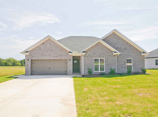 810 Oakview Cir, Killen, AL 35645