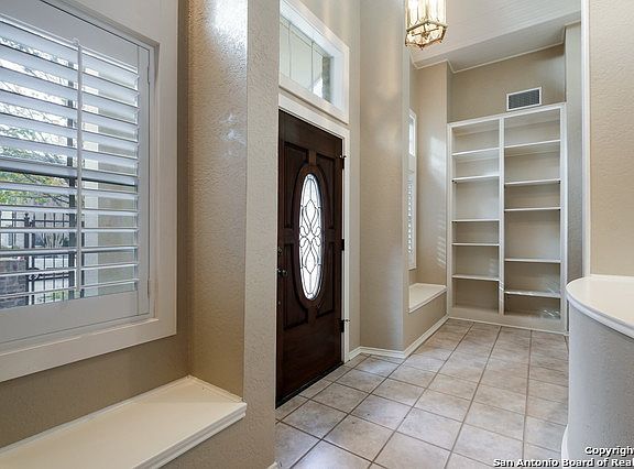 3rd image of 20 Granburg Cir