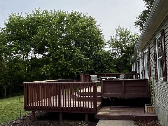 5th image of 435 Thompson Ln S