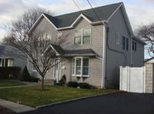 17 Fern Ter, West Babylon, NY 11704