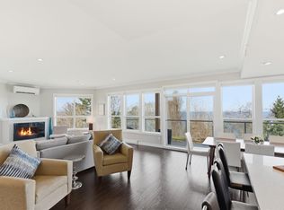 439 College Rd #204, Qualicum Beach, BC V9K0B2