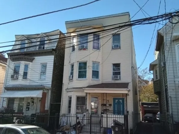 132 Stone St, Newark City, NJ 07104